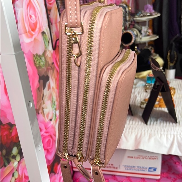 Sophisticated antique rose color  Crossbody Bag with Clean Lines - Picture 4 of 7